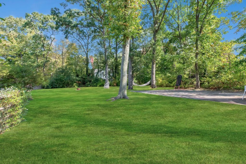 72 Ketewomoke Drive_31